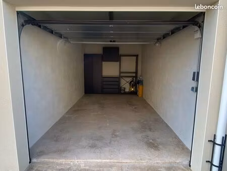 parking / box / garage