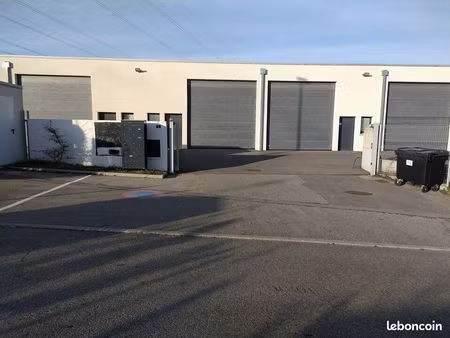 local d'activite 101 m² bonnefamille