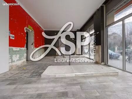 local d'activité 61 m²