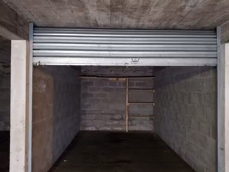 garage/box près clos toreau