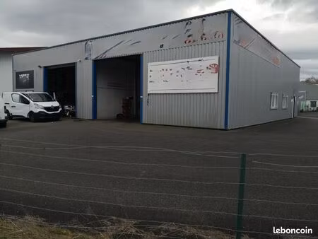 a louer local commercial 200 m2