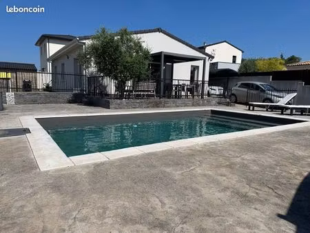 maison moderne avec piscine