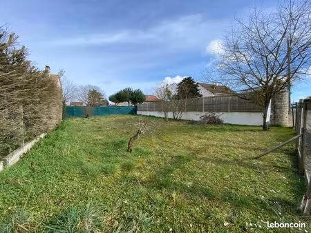 terrain 318 m² guernes