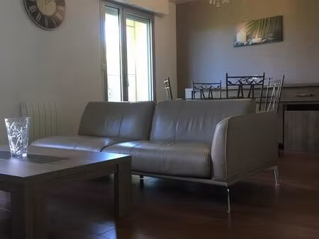 caudéran t2 meublé 53 m2 balcons parking ascenseur bus au pied tram d 1180 euros cc