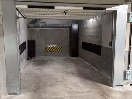 garage fermé sécurisé – sous-sol de résidence – cruseilles