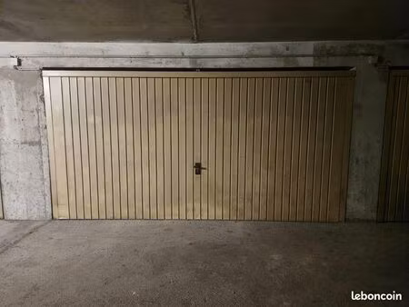 parking/box 1 pièce 23 m²
