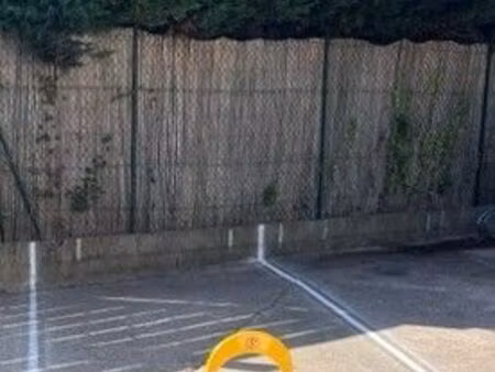 place de parking sécurisée