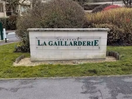 location parking moto couvert et sécurisé