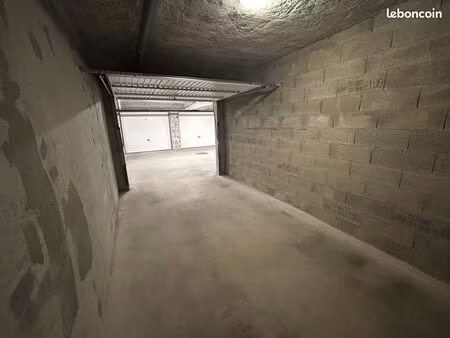 location garage poisy