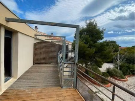 t1 rénové 2024 + terrasse bois 14 m² + parking – alénya