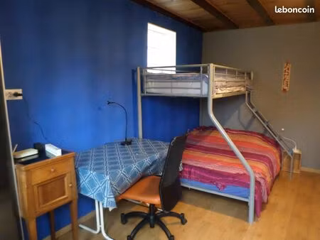 chambre meublée dans une dépendance