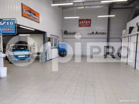 fonds de commerce 1 300 m²