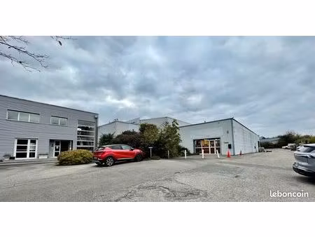 local d'activité 1 470 m²