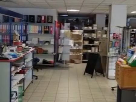 a louer : local commercial à dax - 1200 m² - 3 900 euros