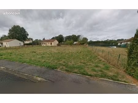 terrain viabilisé 700 m2