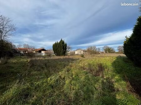 terrain 686 m² lencloitre