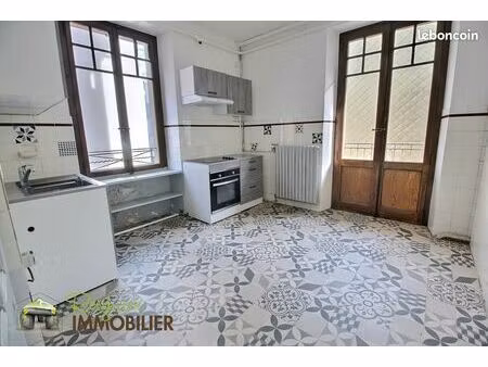 annemasse – centre / secteur gare – t2 de 47 77 m² avec balcon et cave