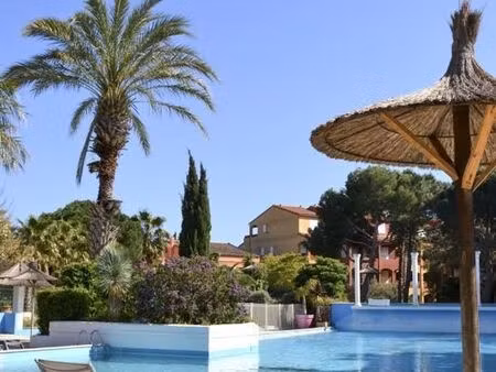 pied a terre idéal a la mer: studio 27 m2 avec terrasse couverte et jardinet