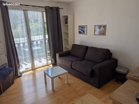 studio ensoleillé avec balcon proche commerces