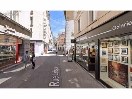 local commercial 900 m²