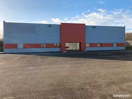 local d'activité 683 m²