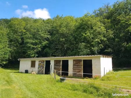 bâtiment 115 m2 sur terrain 7870 m2