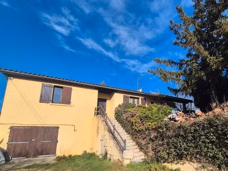 a louer - maison t3 de 100m2 avec garages et jardin