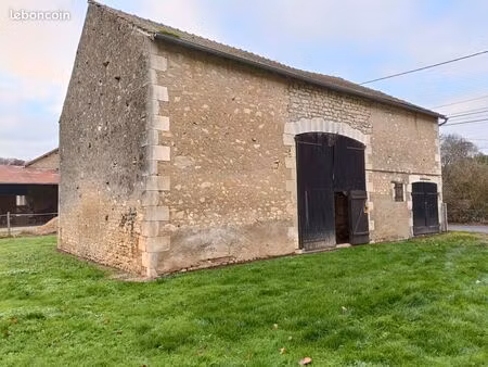 4 kms chauvigny - grange viabilisee avec terrain