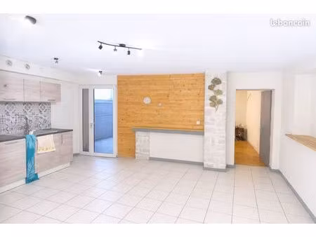 appartement meublé 70 m² – 2 chambres – 2 cours – parking – lafrançaise – senior +70 ans