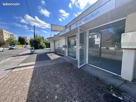 local commercial 46m2 - vitrine sur rue - proche de toutes commodités - stationnement poss