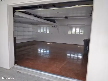 local de stockage 60m2 ou +