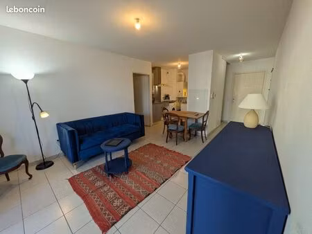 beau t2 avec balcon à louer meublé