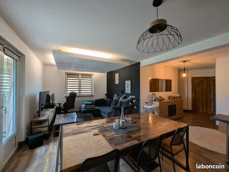 appartement t3 de 71 m² en rdc – rénové – cuisine équipée – garage & parking