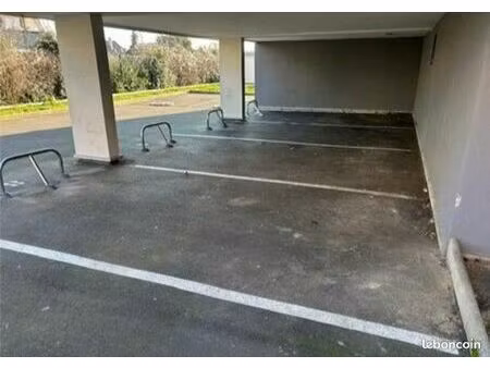 place parking dans résidence sécurisée