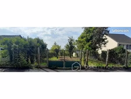 terrain 1 046 m² la grande paroisse