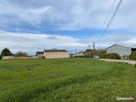 terrain 845 m² amberre