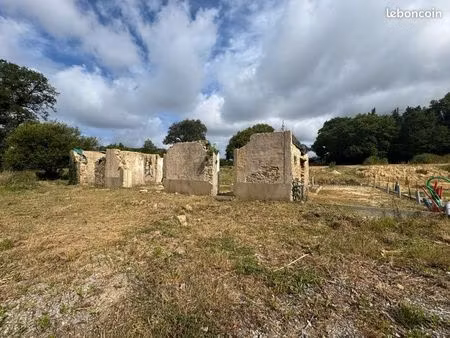 terrain de 5 200 m² – longère de caractère à réinventer