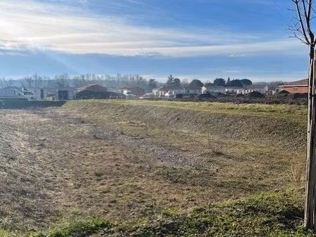 joli terrain de 403 m²