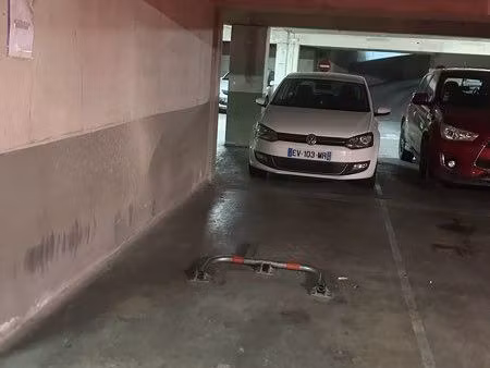 place de parking les marches du palais