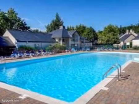 cottage avec jardin dans un écrin de verdure