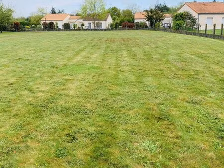 terrain 1350 m² st amand sur sevre