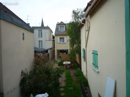 vente 2 pièces cuisine à croissy /seine centre ville