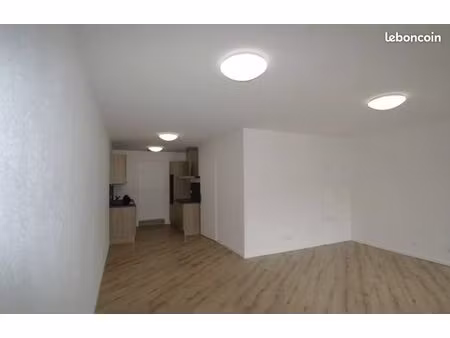 studio 1 pièce 49 m²