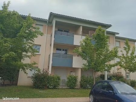 t2 à louer  coeur de ville saint pierre du mont