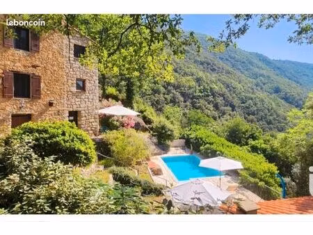 mas catalan avec vues panoramiques et gîtes