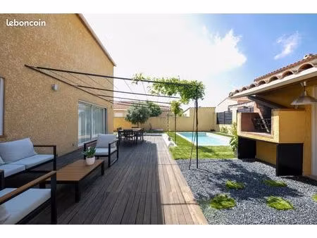 villa 4 chambres dont deux suites parentales et piscine