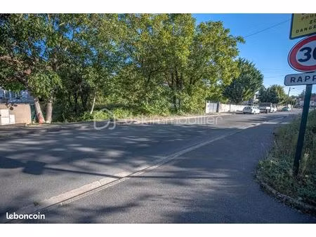 terrain 586 m² nemours