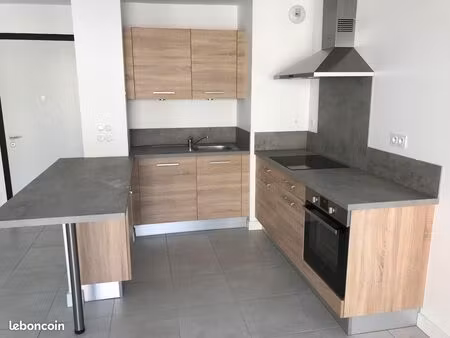 location t2 eybens 48m2