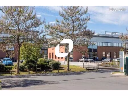 local d'activité 680 m²