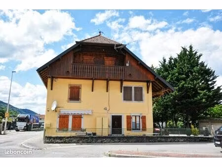 immeuble 10 pièces 205 m²